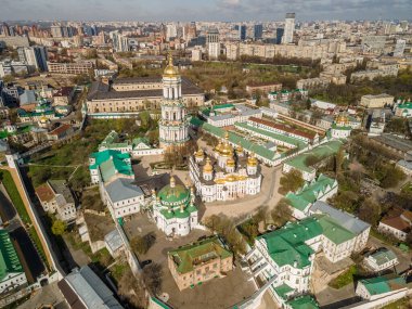 Kiev Pechersk Lavra 'nın İHA' sı ya da Ukrayna 'nın başkenti Kyiv' deki Kiev Manastırı 'nın hava görüntüsü..