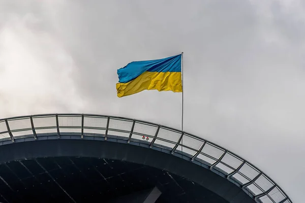 Modern Glass Steel Office Building Ukraine Flag — Stock Fotó