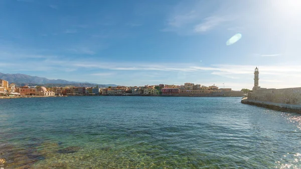 Yunanistan 'ın Girit adasındaki Chania şehrinde eski Venedik limanlı deniz feneri.