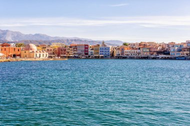 Yunanistan 'ın Girit adasındaki Hanya şehrindeki eski Venedik limanında manzara.