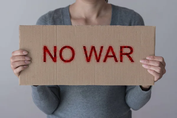 Woman Holds Sign War Front Her Face — 스톡 사진