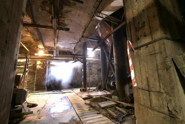 Old abandoned dirty empty scary factory interior — Stock Photo, Image