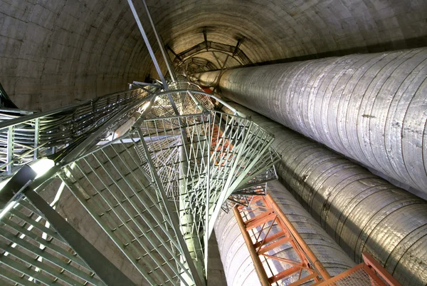 Industrial zone, Steel pipelines and cables — Stock Photo, Image