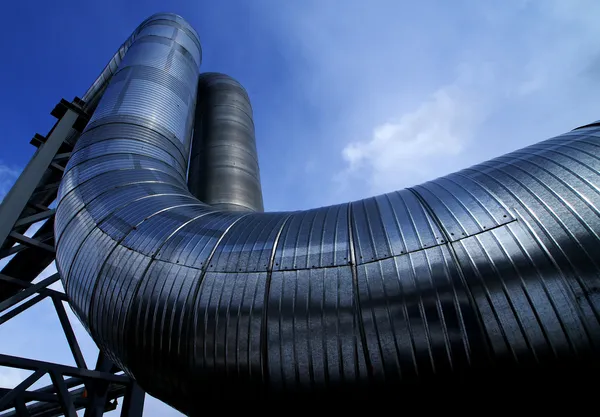 Industrial zone, Steel pipelines and cables in blue tones — Stock Photo, Image