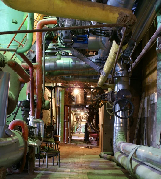 Pipes, tubes, machinery and steam turbine at a power plant — Stock Photo, Image