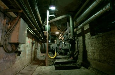 eski tüyler koyu çürüyen kirli fabrika