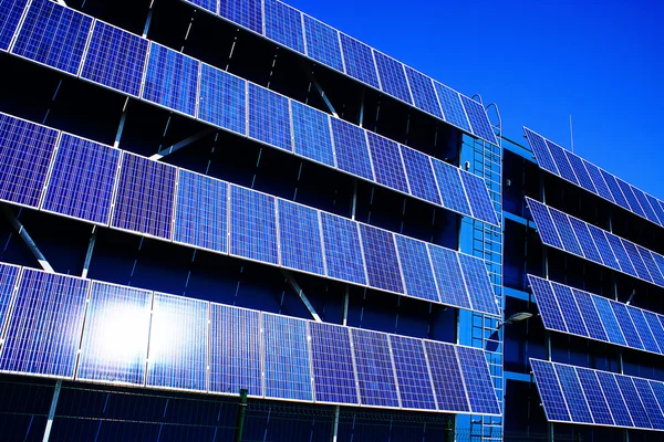Pannello solare ed energia rinnovabile — Foto Stock