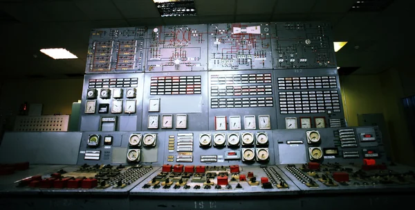 Sala de control de una antigua central eléctrica — Foto de Stock