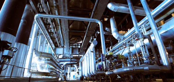 Attrezzature Cavi Tubazioni Presenti All Interno Una Centrale Elettrica Industriale — Foto Stock