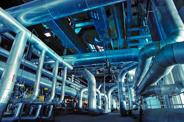 Ausrüstung Kabel Und Rohrleitungen Inneren Eines Industriekraftwerks Stockfoto