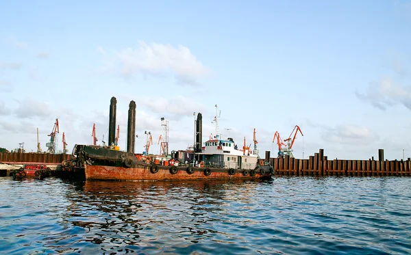 Nave en el puerto — Foto de Stock