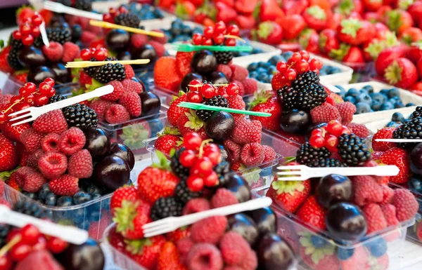 Frutas mixtas en dosis — Foto de Stock