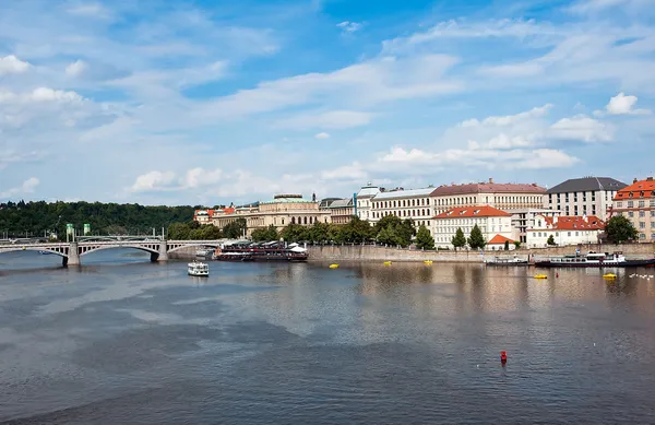 Vista de Praga e Staromestska — Fotografia de Stock