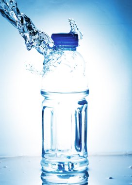 Cam dışında su sıçrama