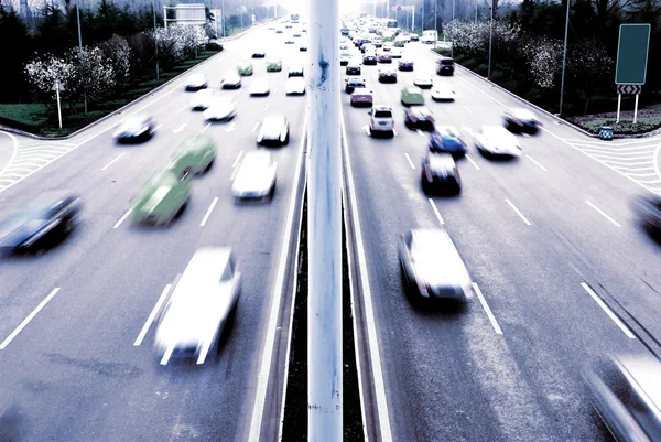 Highway with lots of cars. Blue tint, high contrast and motion b — Stock Photo, Image