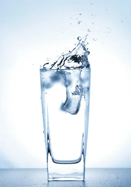 Salpicadura de agua de vidrio — Foto de Stock