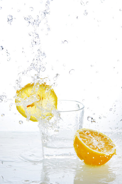 glass of ice water with a lemon slice