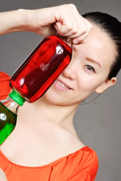 Portrait of woman with bottle of water — Stock Photo, Image