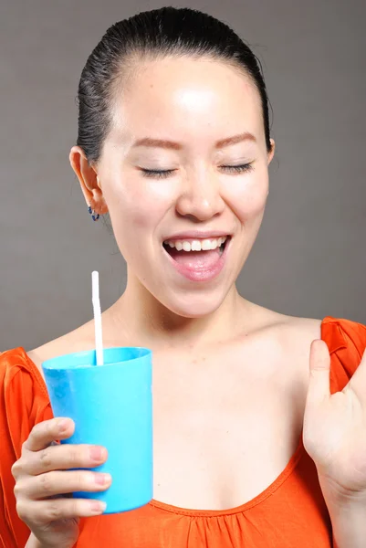 Portrait of woman with bottle of water — Stock Photo, Image