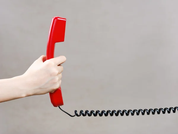 Rosso vecchio stile ricevitore telefono cellulare e braccio — Foto Stock