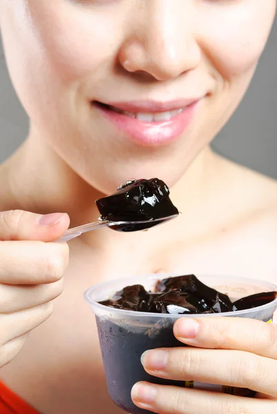 A beautiful woman eating food from a bowl — Stock Photo, Image