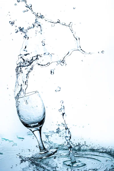 Cam dışında su sıçrama