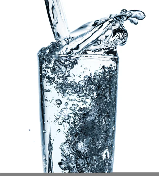 Wasser spritzt aus Glas — Stockfoto