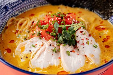 Domatesli Japon körili tavuk.