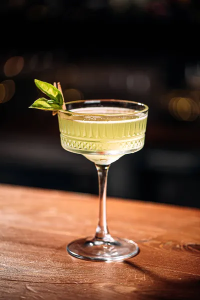 Elegante zure cocktail in een luxe glas — Stockfoto