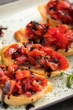 İştah açıcı bruschetas setine yakın çekim