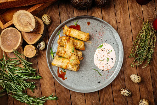 Türk purosu soslu borulardan sarma — Stok fotoğraf