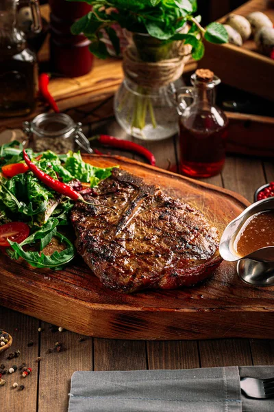 Grilled beef ribeye steak with pepper sauce — Stock Photo, Image