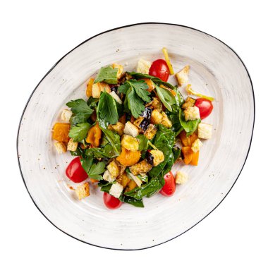 Kızarmış patlıcan salatası ve kızarmış ekmek.