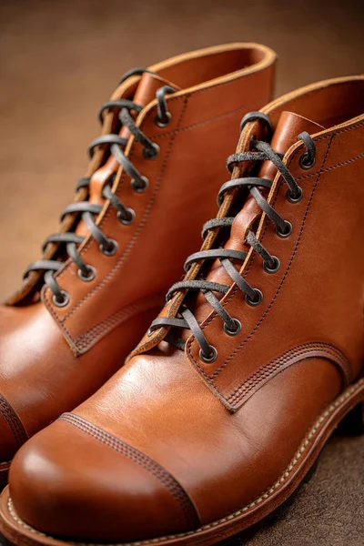 Ręcznie robione brązowe buty skórzane — Zdjęcie stockowe
