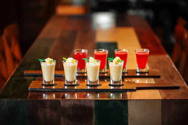 Sladký alkohol likér koktejl záběry — Stock fotografie