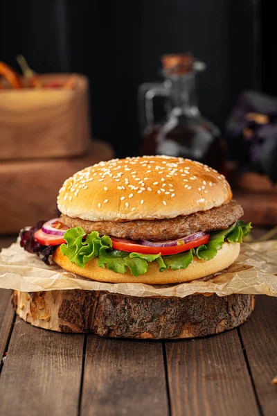 Fresh appetizing burger on wooden background — Stock Photo, Image