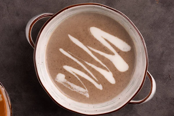 Sup krim jamur dengan krim — Stok Foto