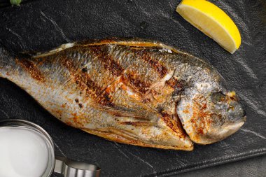 Gurme ızgara dorado balığı.