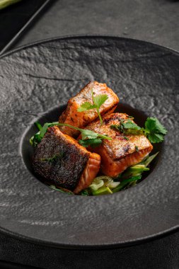 Sebzeli gurme somon fileto.