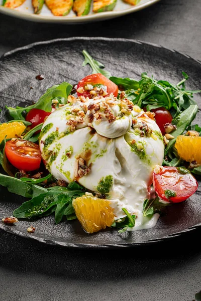Taze gurme burrata salatası
