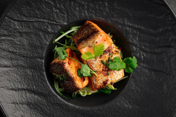 Sebzeli gurme somon fileto.