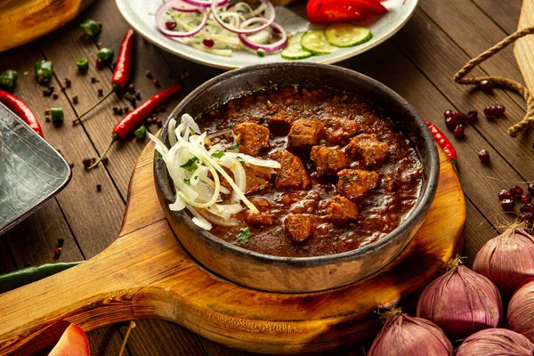 Georgian dish chashushuli with stewed veal — стоковое фото