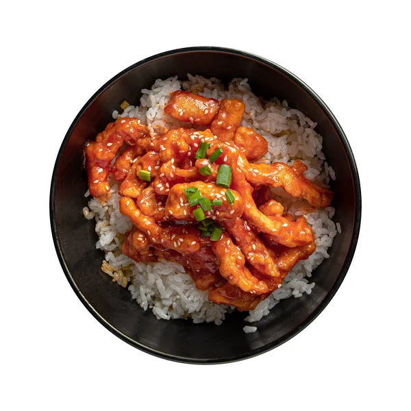 İzole edilmiş bir kase Asya yemeği, tavuk ve pilav.