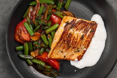 Sebzeli ızgara somon bifteği