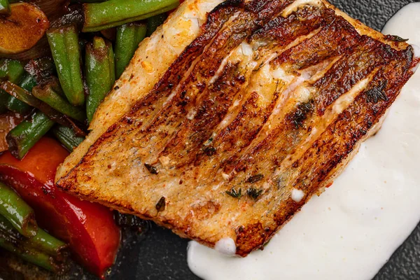 Sebzeli ızgara somon bifteği