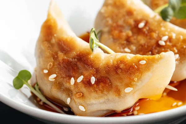 Soya Soslu Otlu Japon Gyoza Köftesi — Stok fotoğraf