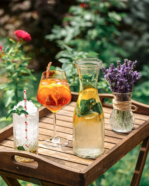 Variety Refreshing Drinks Wooden Tray Garden — Foto Stock