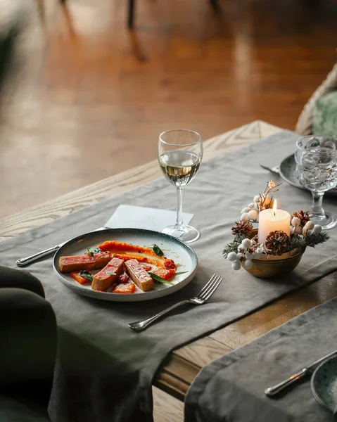 Gourmet Restaurant Dish Tuna Wine Table — 스톡 사진