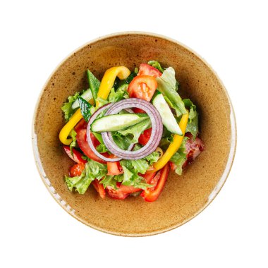 İzole edilmiş taze sebze salatası.