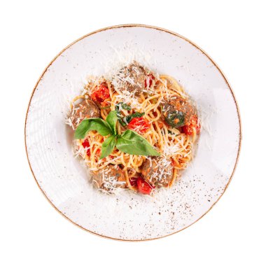 İzole edilmiş İtalyan köfteli spagetti.